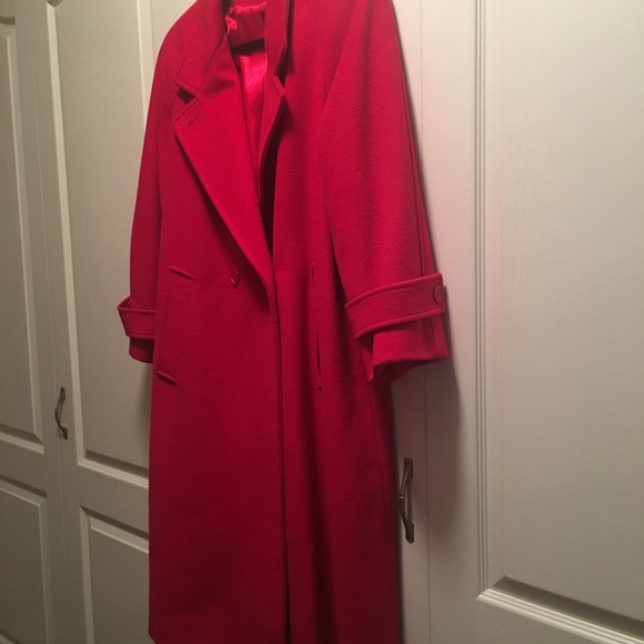 Nice warm wool coat that was only used once. - Picture 1 of 3